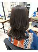 透明感のある赤みなしグレージュ