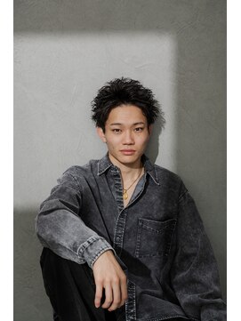 デフカッヅ 北千住(DEF CUTZ) スパイキーショート×ツイスト