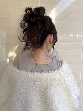 オーロ(ORO) ふんわりルーズお団子ヘアアレンジ