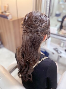アイビー 新宿(IVY) ねじりハーフアップ