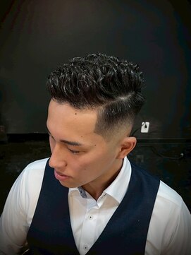 キングスマントーキョー カットクラブ 中野(KINGSMAN TOKYO CUTCLUB) ニュアンスパーマ/ツイストスパイラル/フェード[中野/MEN'S]