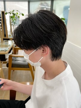 ネオリーブ クーロ(Neolive curro) 韓国風ショート×センターパート　コンマへア