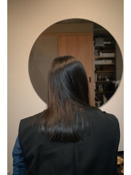 ニード(need) 髪質改善ストレートミディ