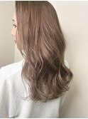 ベージュ