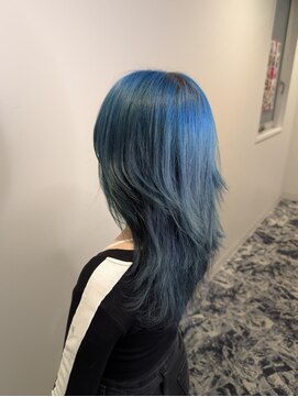 ブランシスヘアー(Bulansis Hair) レイヤースタイルで動きのある仕上がりに