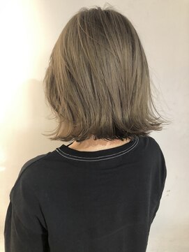 リバレッジ 広尾(Leverage) ハイトーン柔らかベージュ外ハネボブ