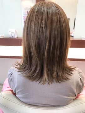 マーリャヘアー(mallia hair) 外ハネくびれミディアムヘアー