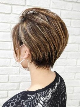 ミーティア バイ クアトロ(Meteor By QUATRO) ハンサムショート