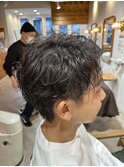動きの出るリバースパーマ　ワックス仕上げ