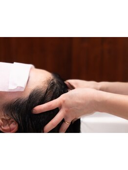 ストレスを忘れる極上ヘッドスパで癒しを提供。頭皮の血行促進で健康な髪へ＊