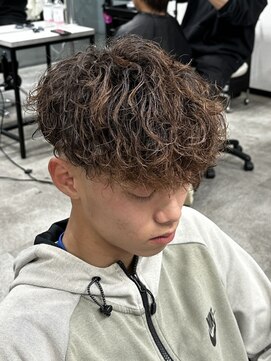 イーラ(era) スペインカール　刈り上げ眉カットツイストスパイラルパーマ