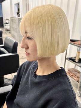ココ 本八幡(KOKO) □ケアブリーチ切りっぱなしボブ前上がりボブショートボブ