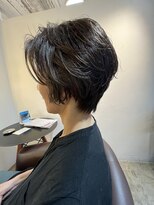 ビハインドザカーテン(BEHIND THE CURTAIN) くせ毛風ニュアンスパーマ×ショートレイヤー×白髪ぼかしカラー