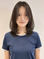 ラミエバイメルト 下北沢(lamie by melt)&nbsp;ミディアムレイヤー内巻きワンカール顔周りカットアッシュ下北沢