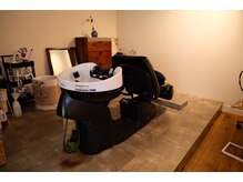 Hair Salon setteの雰囲気（ゆったりとしたシャンプー台でリラックスいただけます♪）