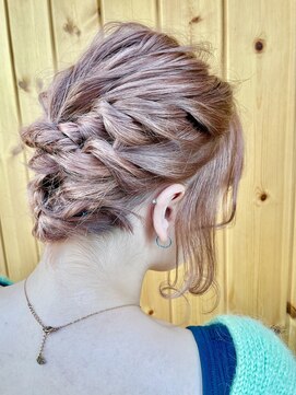 ブゾン(buZon) 編み込みアレンジ×ピンクベージュ