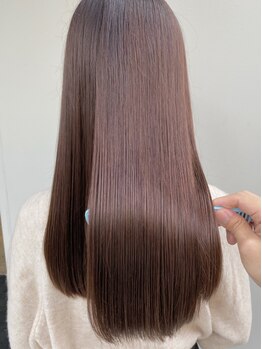 シロコウベ(shiro.kobe)の写真/"縮毛は傷む"という常識を覆す《地毛風縮毛矯正》が東京で話題！髪質を見極めた施術で理想の仕上がりに。