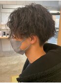 センターパートツイストスパイラルパーマメンズ波巻きパーマ