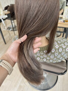 アパートメント オブ ソロン 市川(The Apartment of Solon) グレーベージュカラー　インナーシルバー