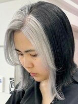 ウィコ 新宿(WICO)&nbsp;シルバー×ブラック[新宿駅/切りっぱなしボブ/エアリーロング]