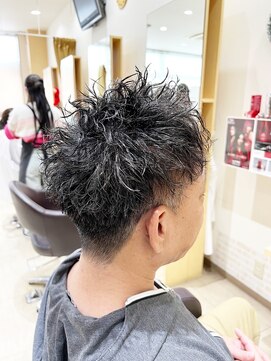 デザイニングヘアードゥ(designing hair Deux) メンズツーブロックショートツイストパーマ