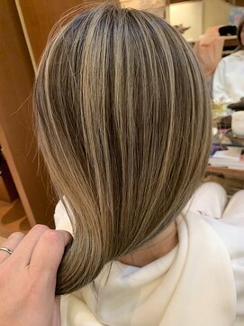 大須賀美容室 けやき通り店 白髪ぼかしにも使えるバレイヤージュ