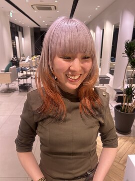 ステア ケース(stair case) ホワイトキツネカラーデザイン髪質改善トリートメント