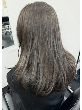 セミロングレイヤーカット顔周りレイヤーウルフハッシュカット