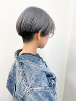 シイノ(Siino)&nbsp;刈り上げショートとグレーのアンブレラカラー