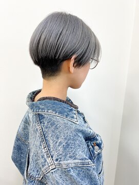 シイノ(Siino) 刈り上げショートとグレーのアンブレラカラー