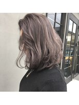 ジョナサン リヴィングストン(JONATHAN LIVINGSTON)&nbsp;＃グラデーションカラー＃鎖骨ミディ＃グレージュ