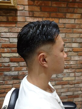 ヒロギンザバーバーショップ 丸の内店(HIRO GINZA BARBER SHOP) ツーブロックフェード