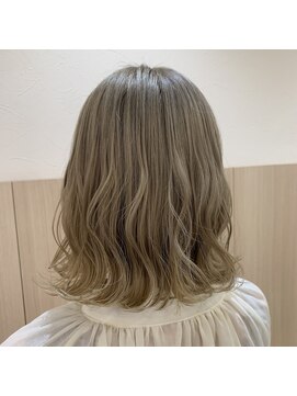 アッシュ 北千住店(Ash) ホワイトミルクティーカラー