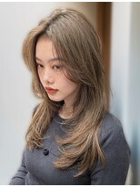 ミスグランディーヴィラス(Miss Grandee VILLAS) 顔まわりレイヤー前髪ありミルクティベージュロングレイヤー