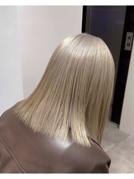 ジョエミバイアンアミ(joemi by Un ami) ブロンドベージュ/切りっぱなしボブ