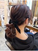 お呼ばれヘアセットゆるふわ巻き髪ポニー×リボン