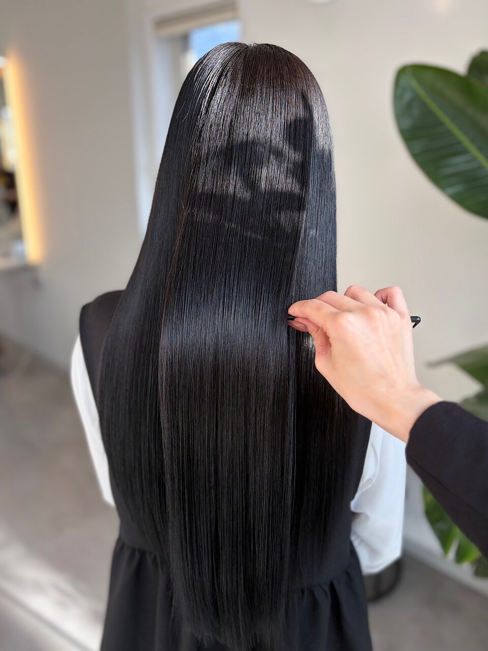 うるちゅるブラック × 川田那々海 (髪質改善)：L276648700｜リエンス