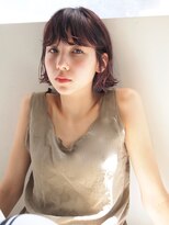 コス(kos) すき間のあるリバースバングが可愛い*スタイリングはROPIで