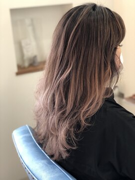 フェニーチェ オン ザ ビーチ(FENICE on the beach) バレイヤージュ×ピンクベージュ