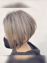 ルシードスタイルアイフラット(LUCIDO STYLE I-FLAT)&nbsp;前下がりショート/白髪ぼかしグレージュカラー/20代30代40代50代
