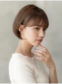 20代30代大人可愛いグレージュカラー斜めバングショートボブ