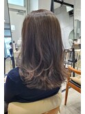 透明感たっぷりグレージュ×ニュアンスカラーロングレイヤー