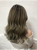 オリーブベージュ