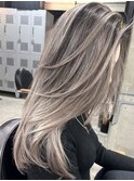 レイヤーボブハイライトブリーチレイヤーハイトーングレージュ