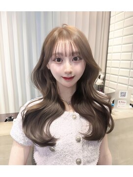 リリー(Lilley) 天神/博多/韓国ヘア/ヨシンモリ/レイヤーカット