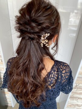 ジュリアンマーラ(Julien Mara) ゆるふわハーフアップアレンジ/編み込み/上品/華やか/結婚式ヘア