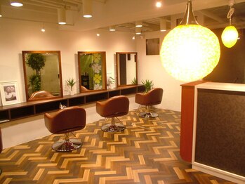 ネーブル(NAVEL)の写真/【元町駅3分】実力派スタイリストがマンツーマンで施術◎丁寧なカウンセリングでお悩みも相談しやすい*