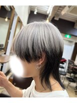 ニルバ(niLva)&nbsp;ツートンカラー『ホワイト × ブラック』ウルフヘア