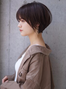 アトリエ フェム(atelier.fem) タイトなシルエット×質感重視のショートスタイル