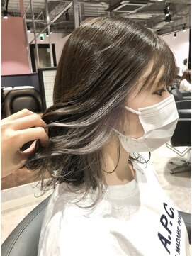リーオオサカ(Lee Osaka) 切りっぱなしロブ×イヤリングカラー/kana